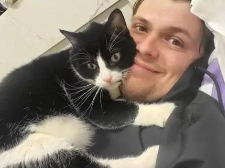 猫咪为啥不喜欢和人睡-图1