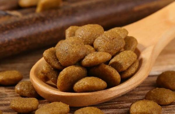 猫粮里面的诱食剂叫什么名字-图1